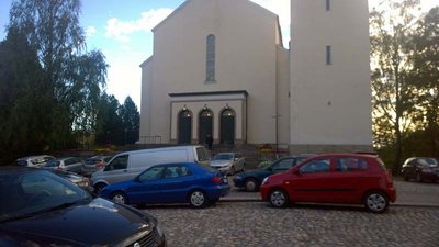 Martinkirkko pihalla.jpg