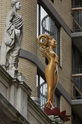 rbg statue2.png